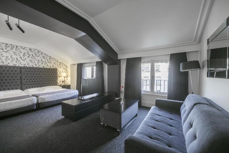 Hotel Lopez De Haro Bilbao Ruang foto Suite