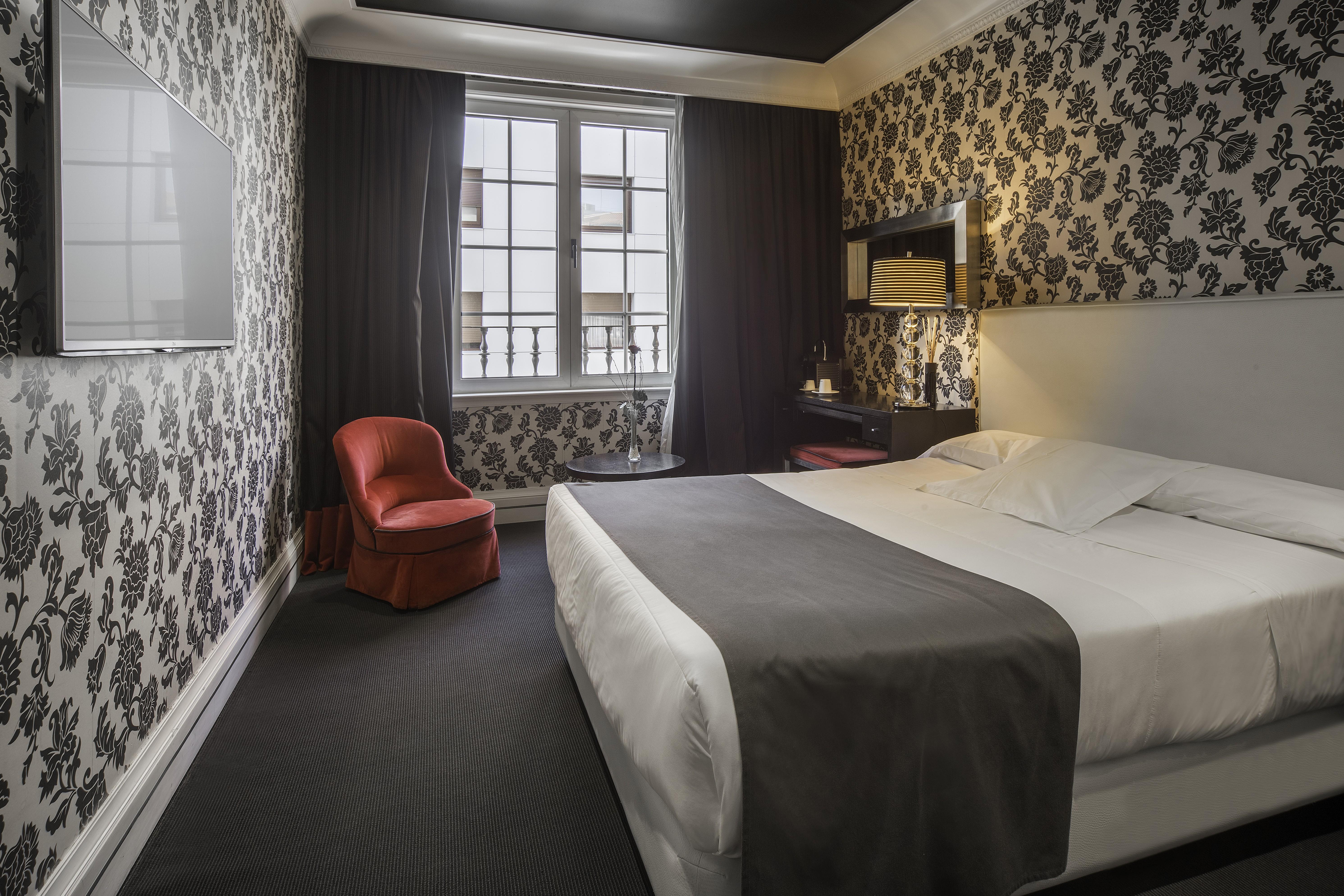 Hotel Lopez De Haro Bilbao Bagian luar foto A room at the hotel