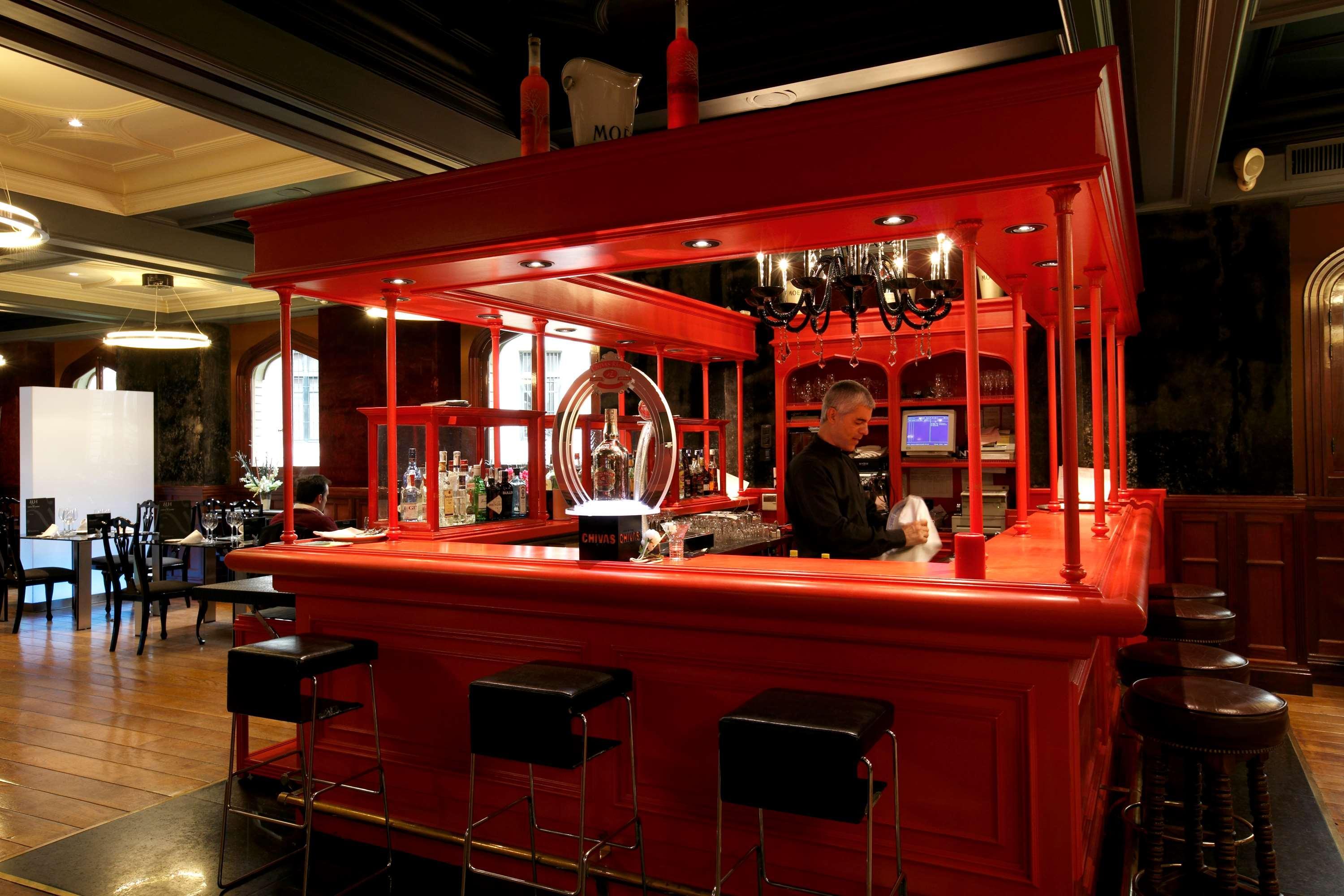 Hotel Lopez De Haro Bilbao Bagian luar foto The bar at the restaurant