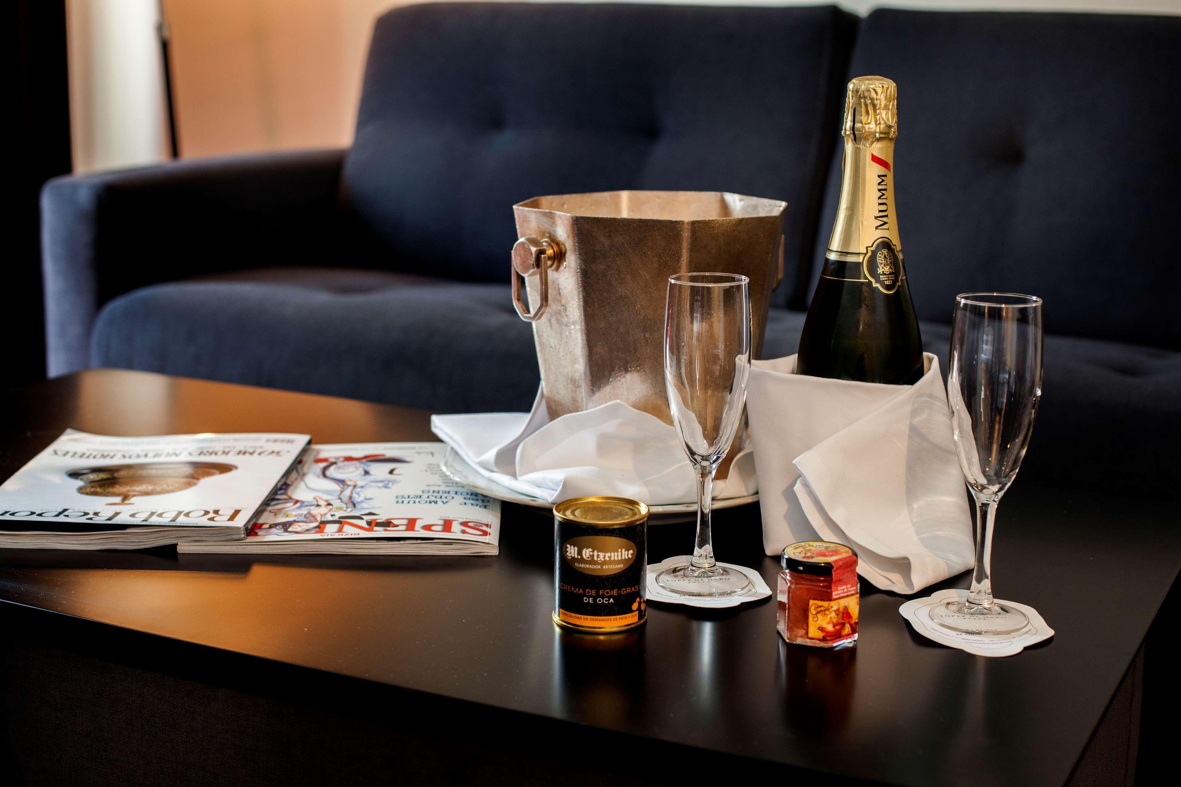 Hotel Lopez De Haro Bilbao Bagian luar foto Champagne and honey