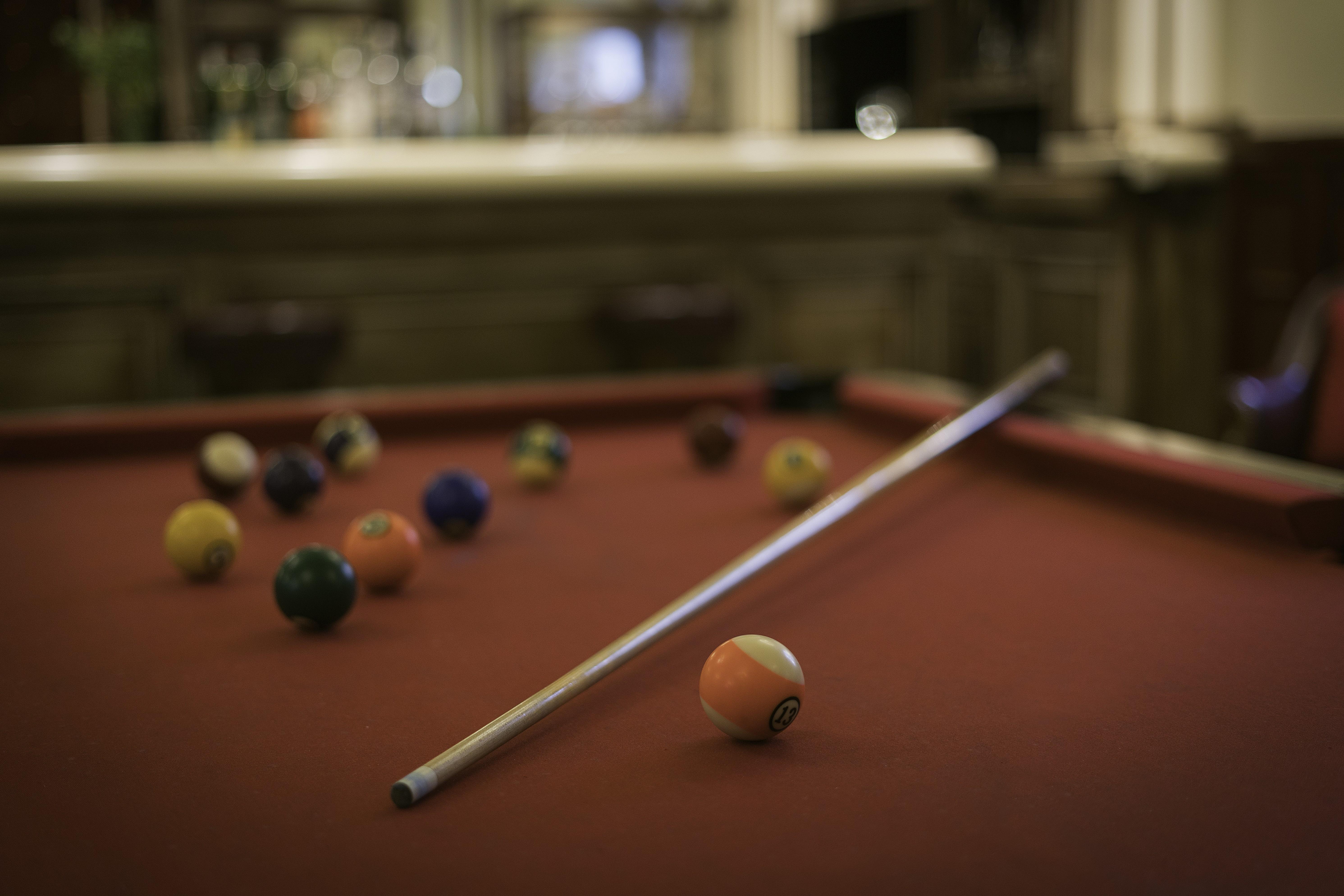 Hotel Lopez De Haro Bilbao Bagian luar foto A pool table