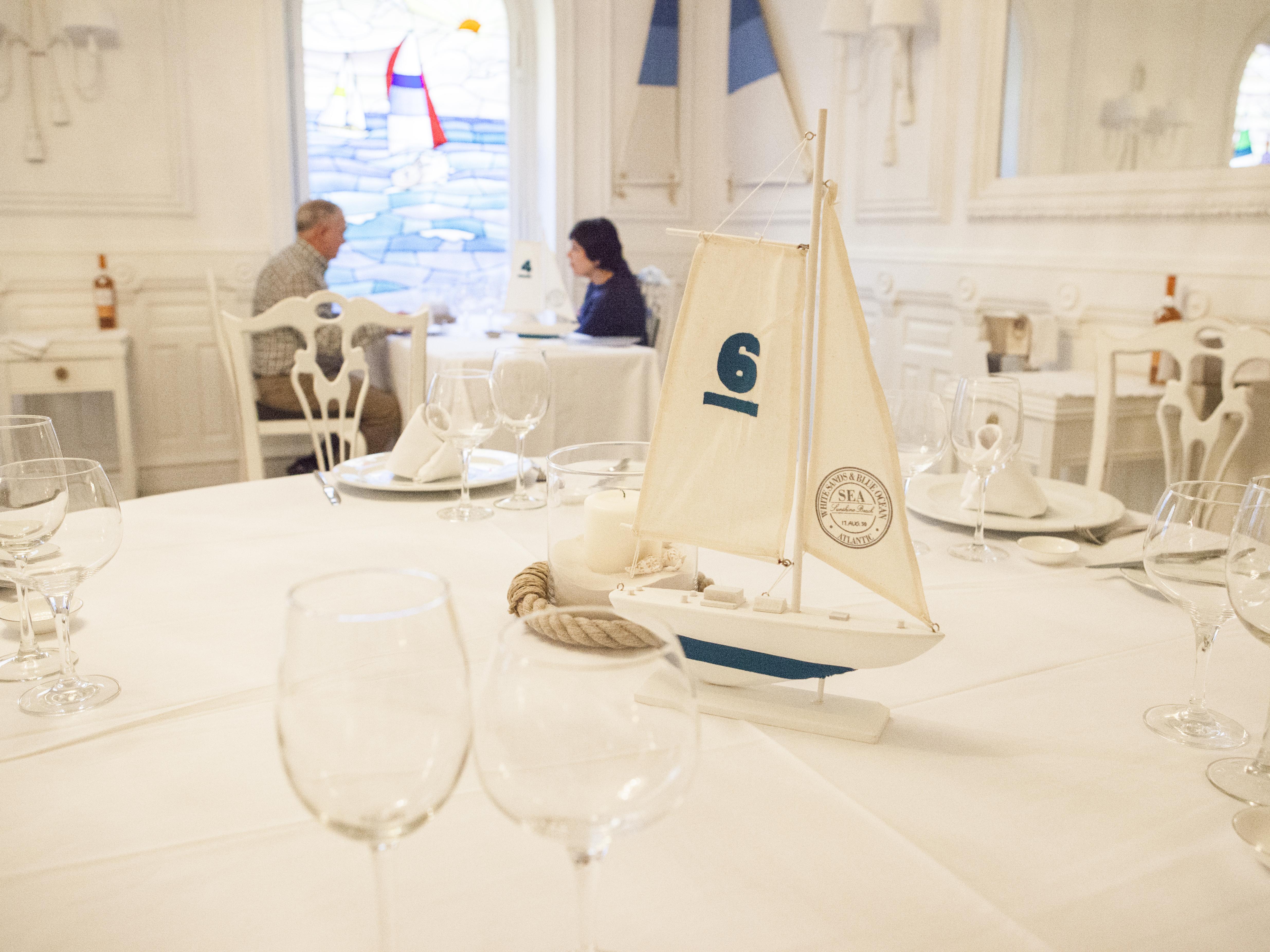 Hotel Lopez De Haro Bilbao Bagian luar foto Restaurant
