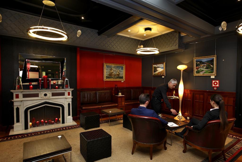 Hotel Lopez De Haro Bilbao Bagian luar foto The interior of the lounge