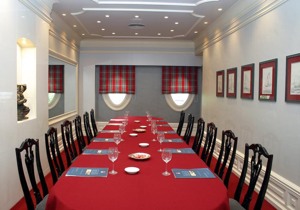 Hotel Lopez De Haro Bilbao Bagian luar foto The boardroom at the Royal Society