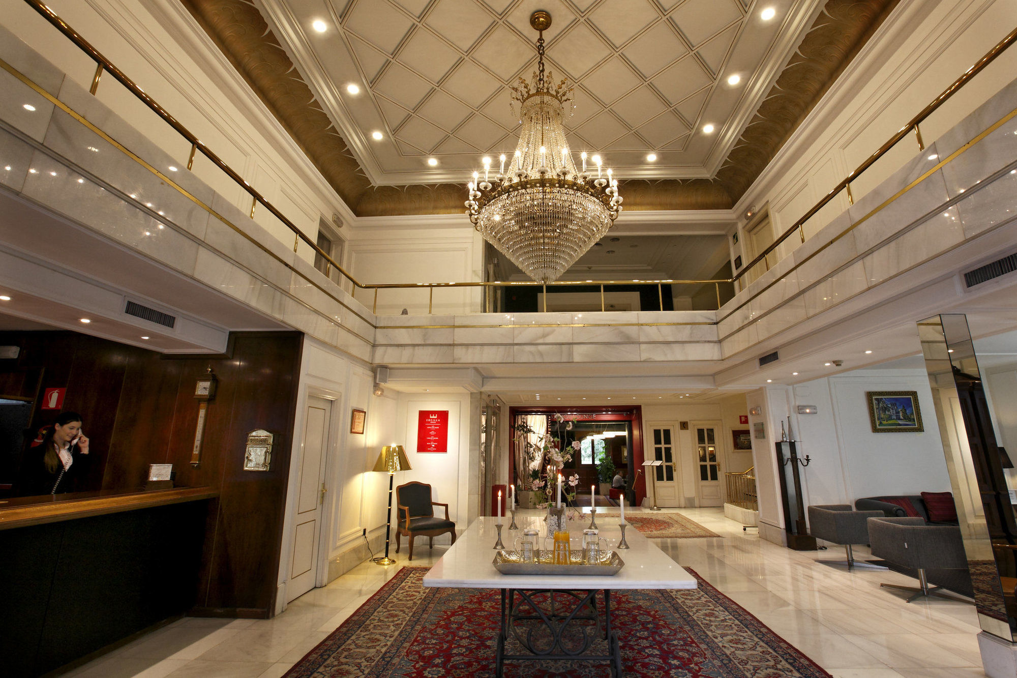 Hotel Lopez De Haro Bilbao Bagian luar foto Lobby
